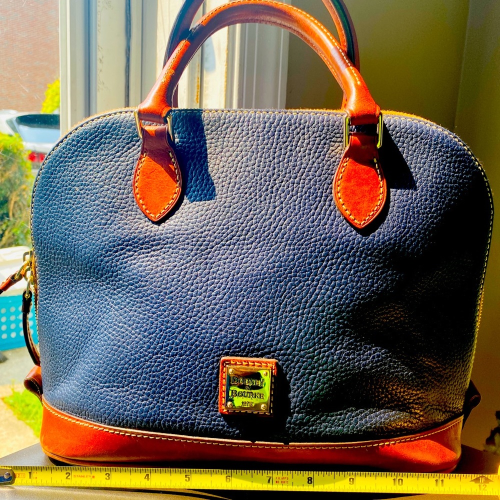 Dooney&Bourke pebble leather handbag w/CB strap.